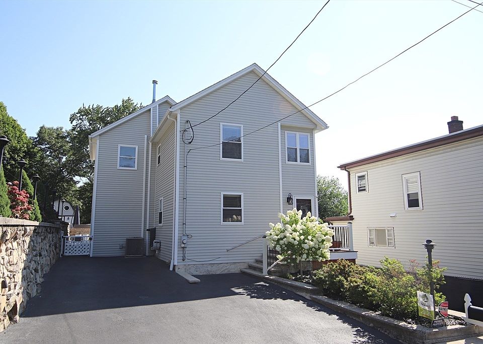 1st image of 27 Overlea Ave
