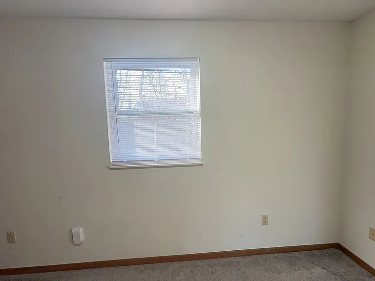 Pineview Apartments — Photo 38