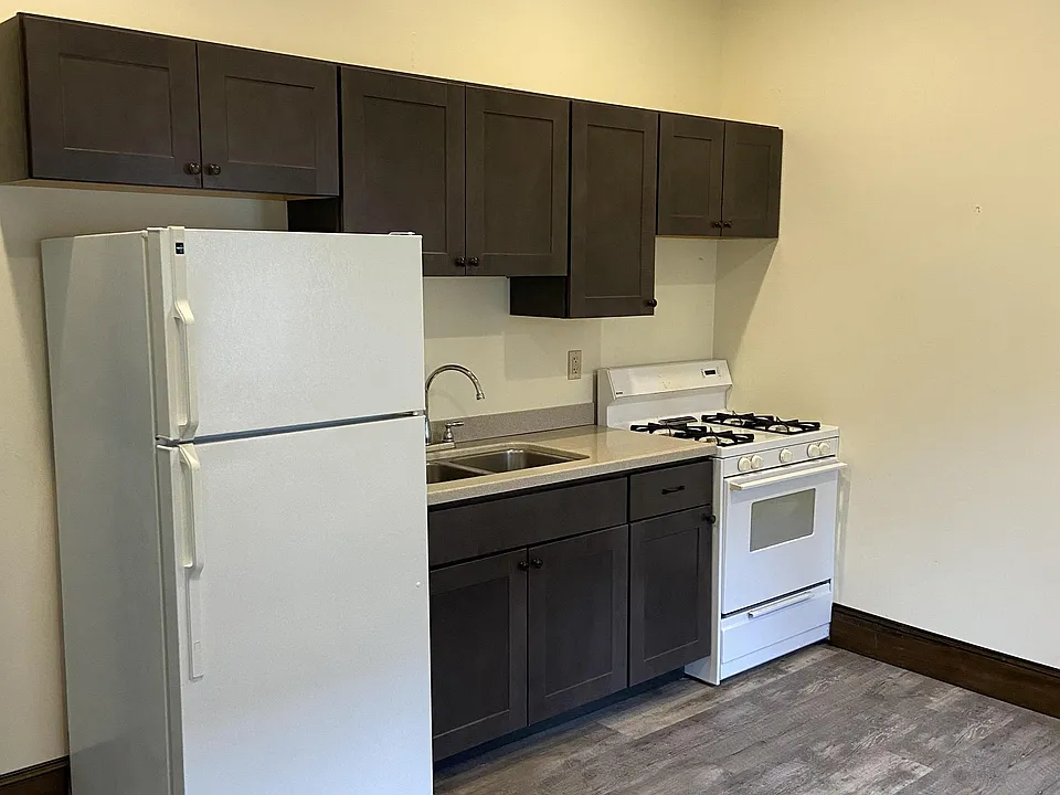 Kitchen, appliances included