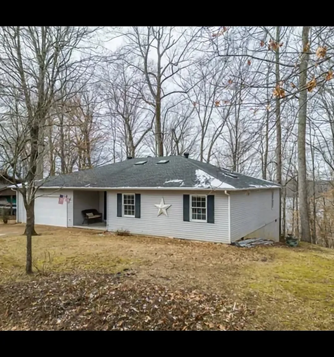 Lakehouse — Photo 1
