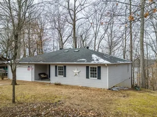 18 Fire Lake Dr, Manchester, TN 37355