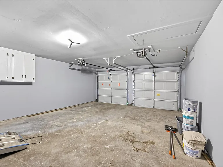 11226 Huggins Dr — Photo 33