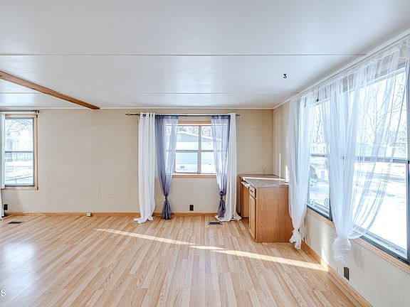 3rd image of 454 Piccadilly Cir