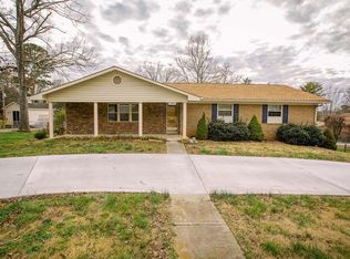 1005 Greenway Ln, Etowah, TN 37331