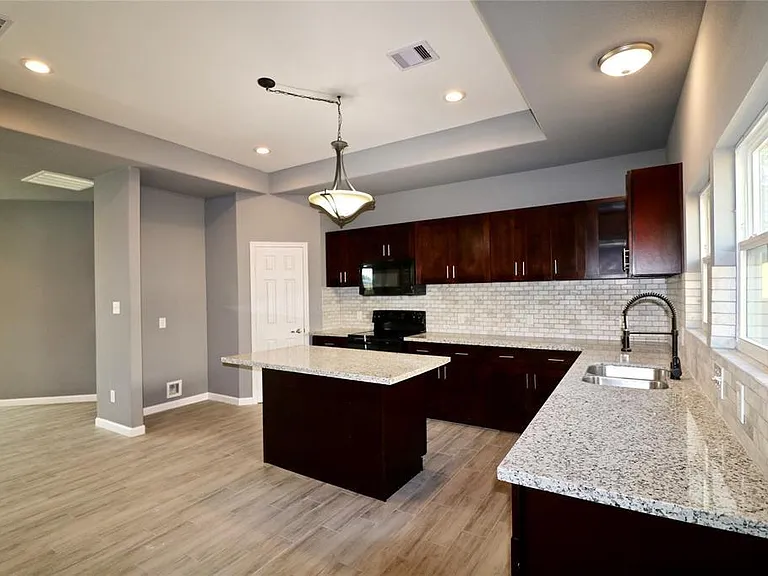 4238 Aledo St — Photo 9