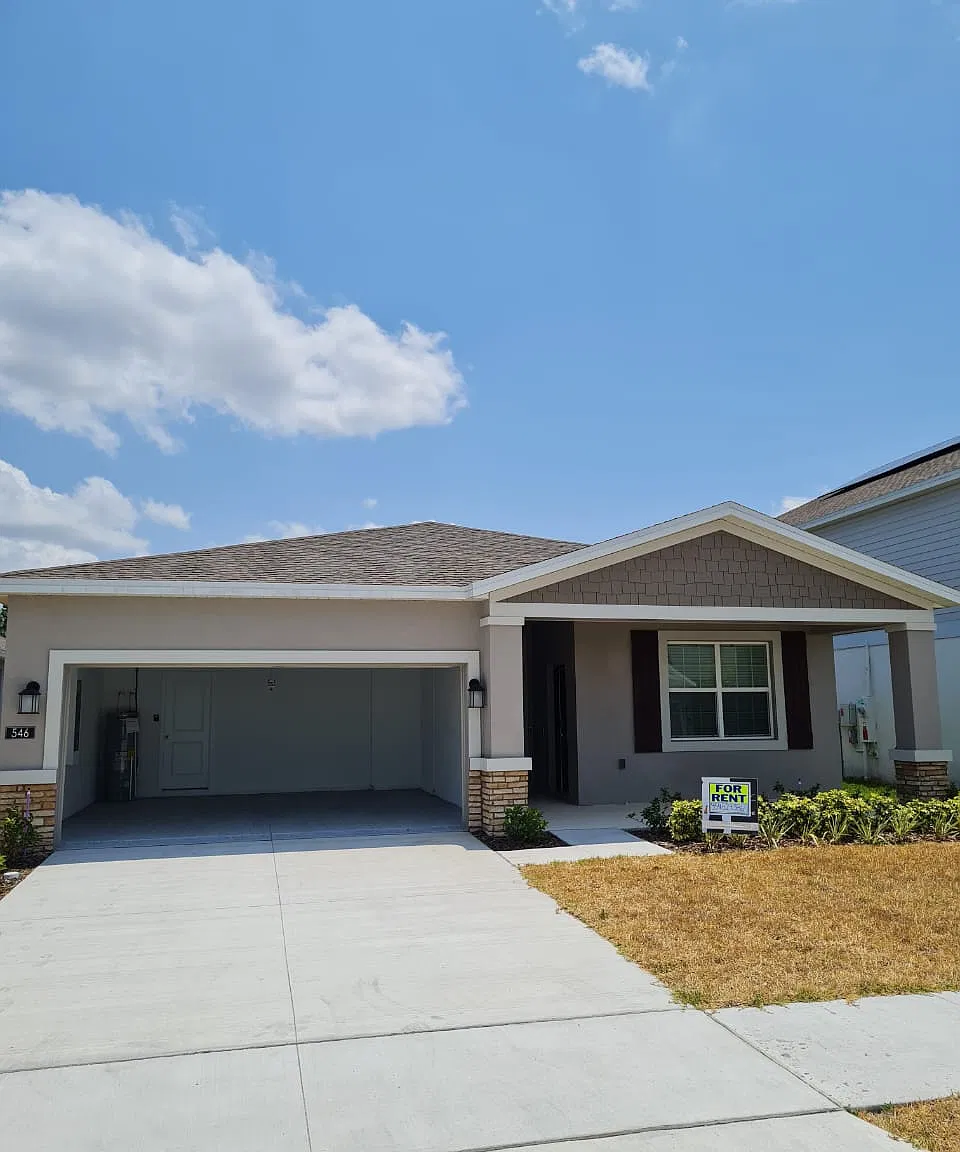 4 bed, 2080 sqft, $2,200 — Photo 1