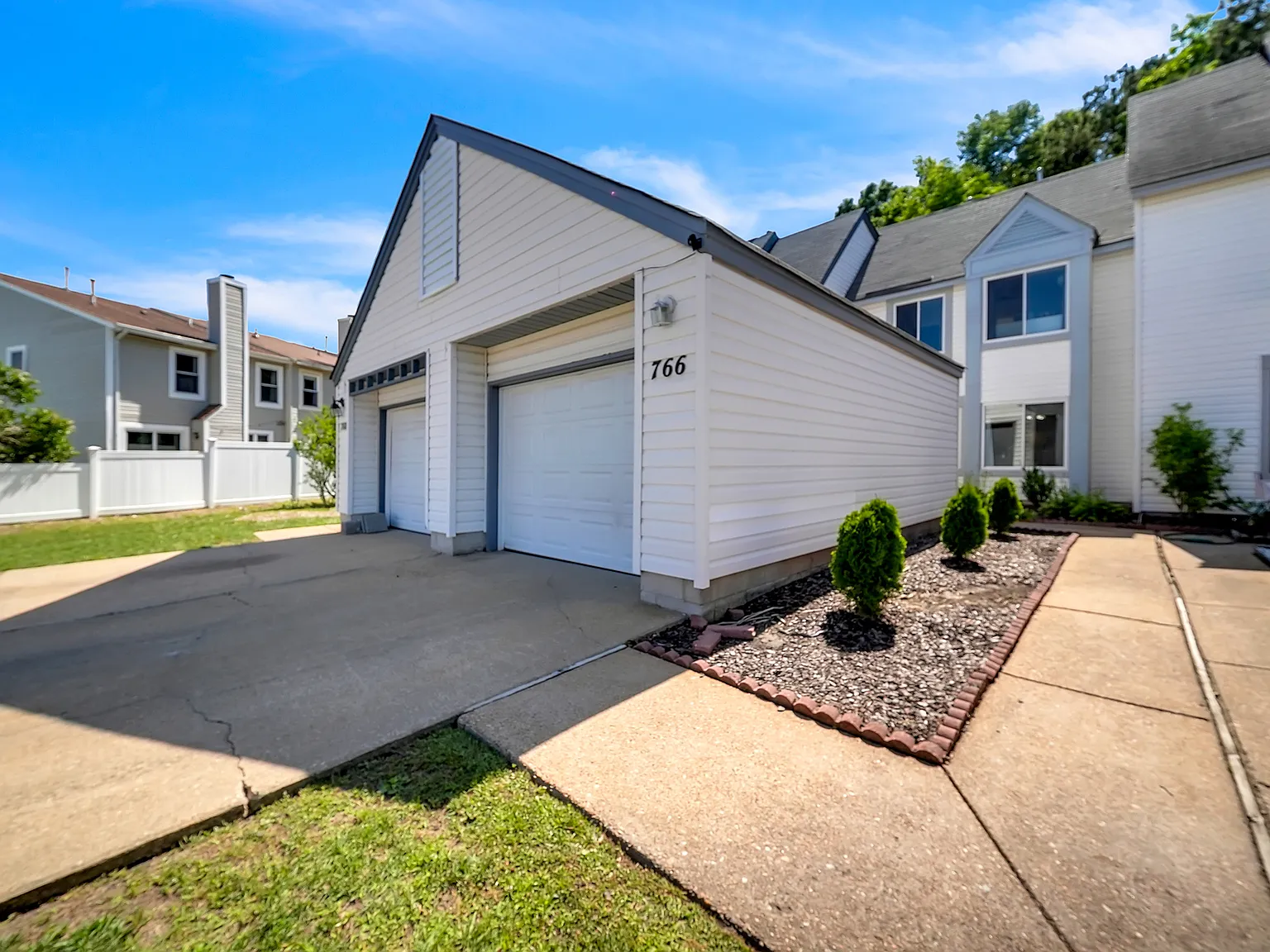 3 bed, 1696 sqft, $2,650 — Photo 2
