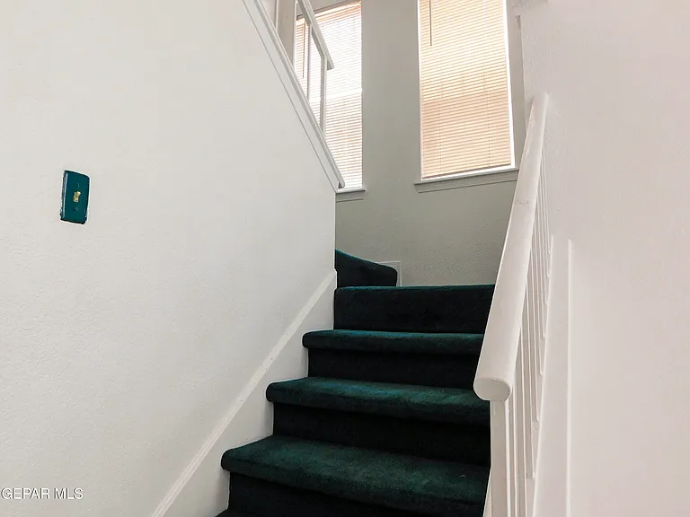 726 Medina St — Photo 19