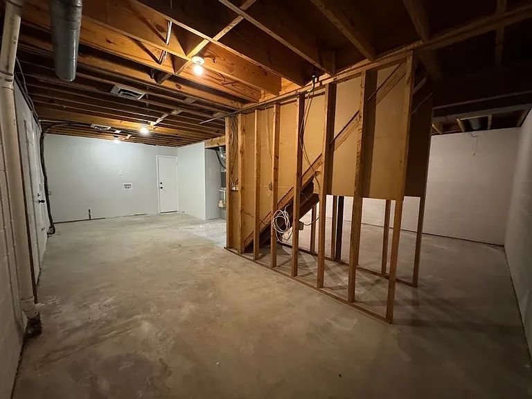 2205 Hathaway Dr — Photo 53
