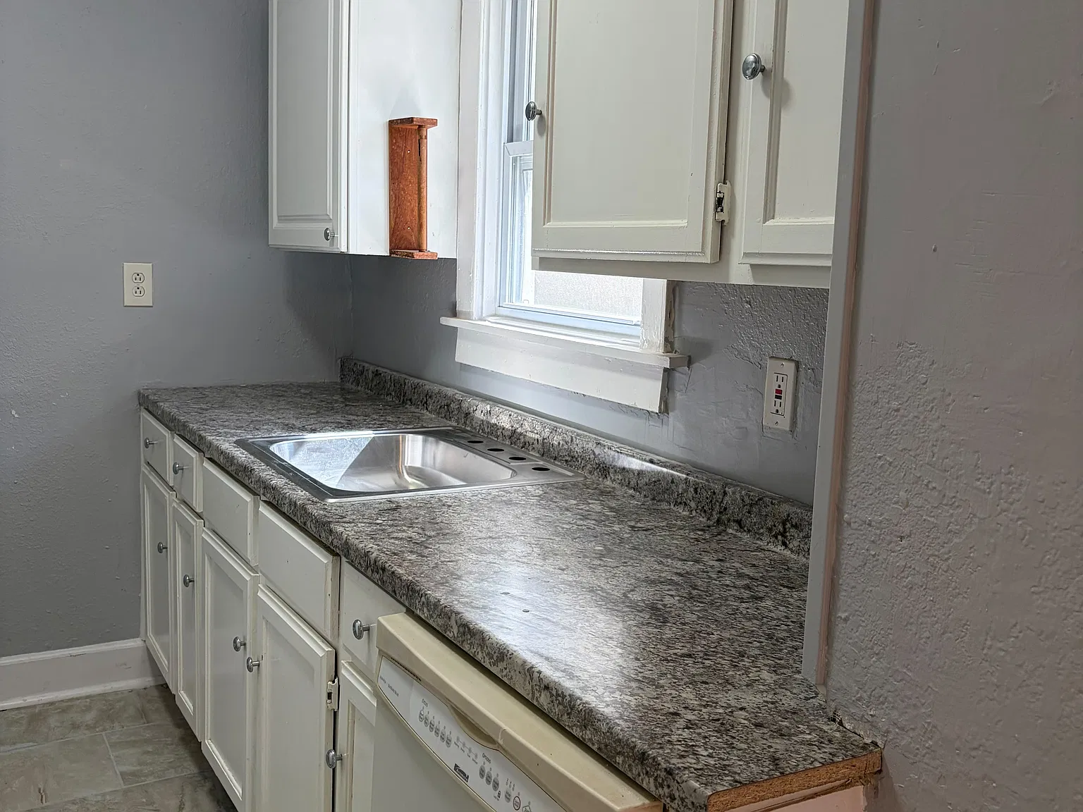 3 bed, 921 sqft, $1,300 — Photo 4