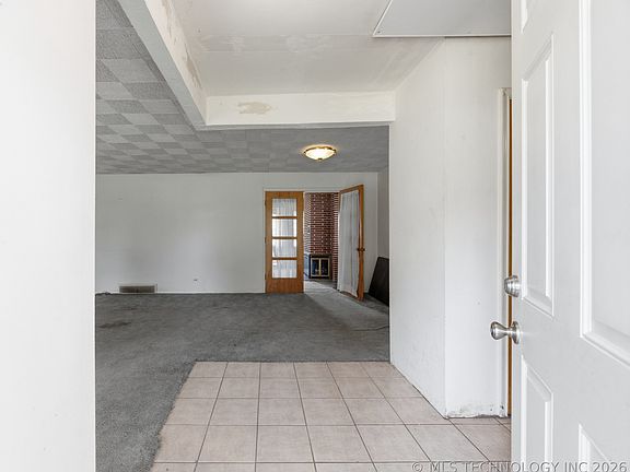 3rd image of 603 E Elgin Pl