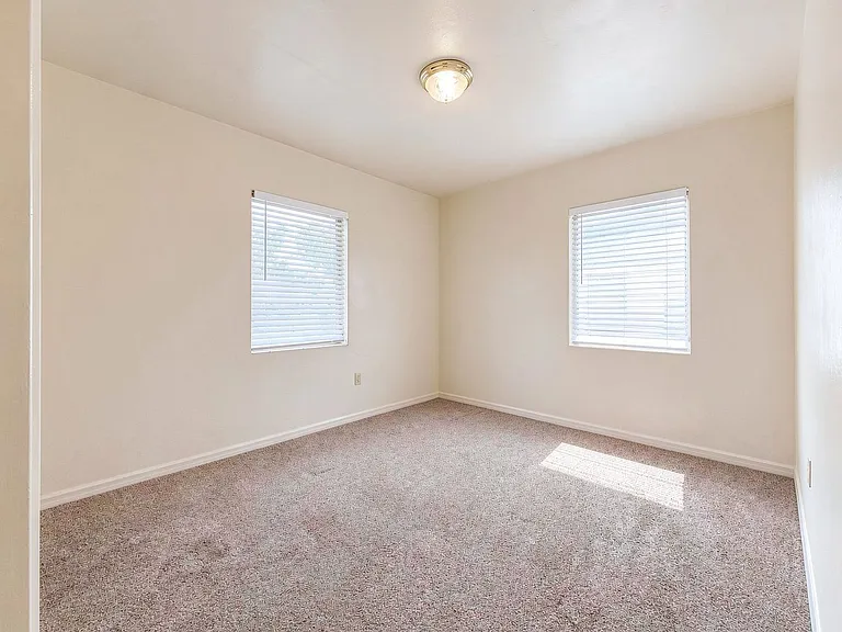 404 Normandy St — Photo 10