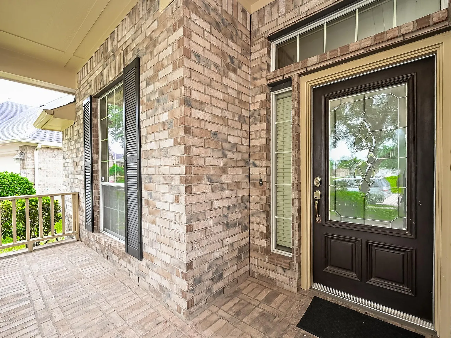 3 bed, 2.0 bath, 2260 sqft, $2,500 — Photo 2