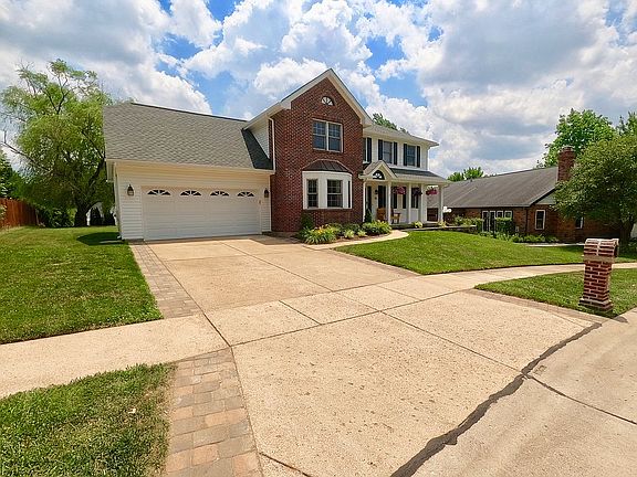 3rd image of 18 Rhinegarten Dr