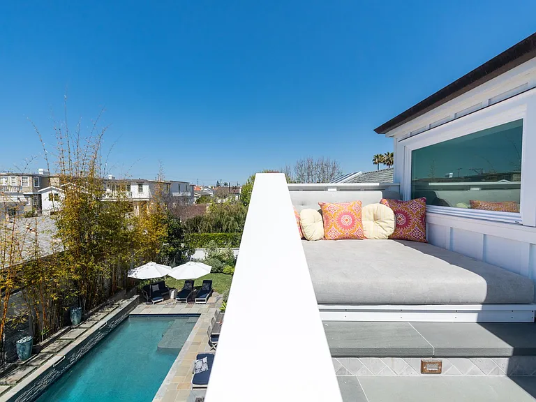 436 2nd St — Photo 31