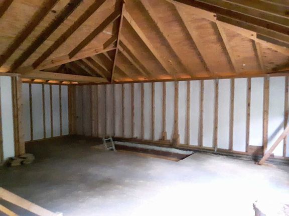 5th image of 1003 Hiawatha Dr