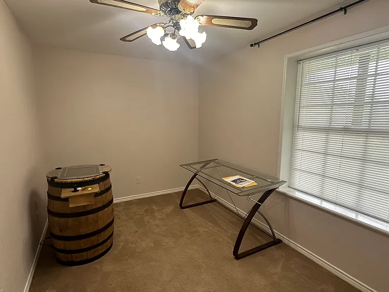 Computer / office room with game console