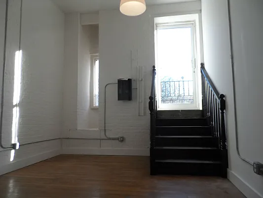 Rented by DSA Realty | media 27