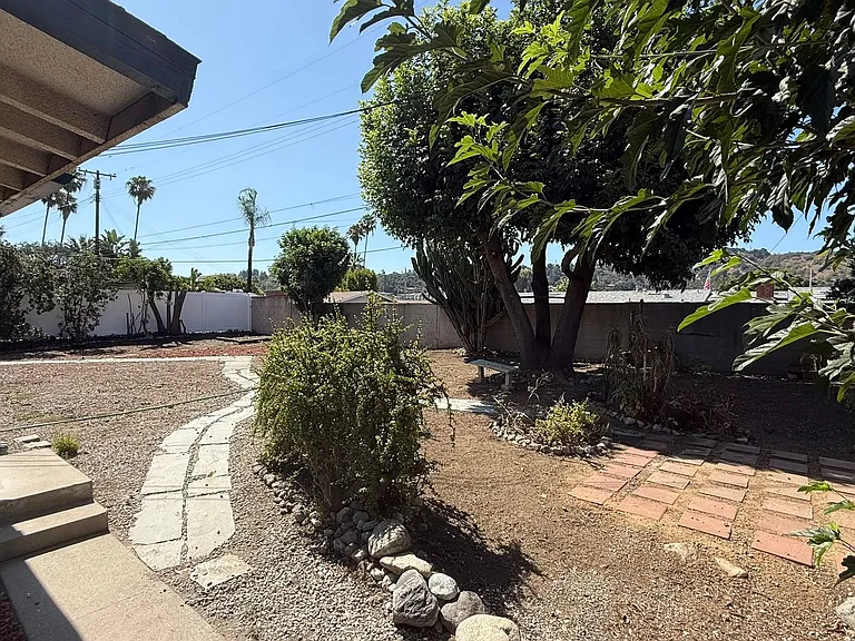 1002 E Walnut Ave — Photo 30