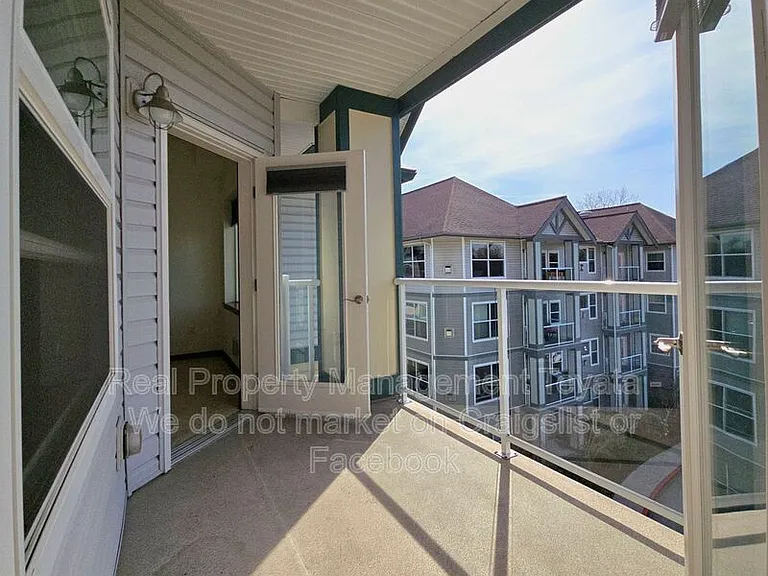 259 W Bakerview Rd #C401 — Photo 9