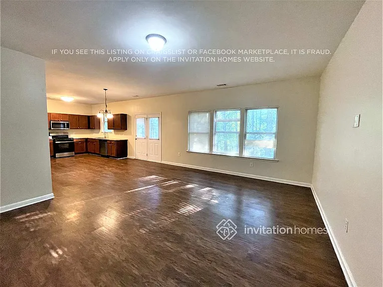 2465 Valley Creek Dr — Photo 7