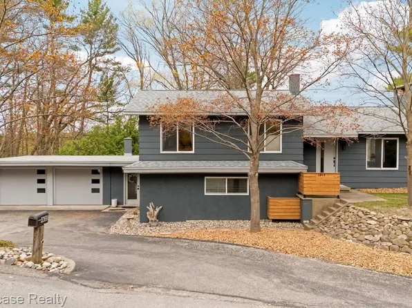 1610 Timber Lane Dr, Traverse City, MI 49686