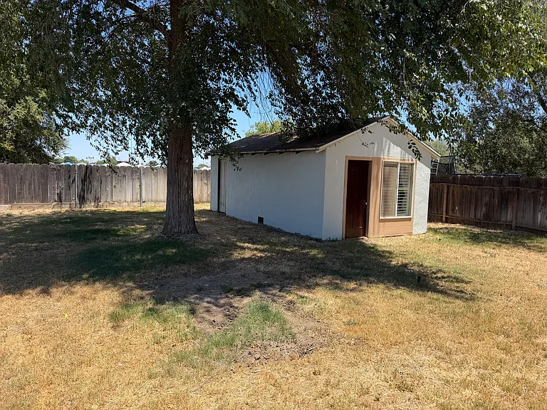 400 E Grangeville Blvd — Photo 27