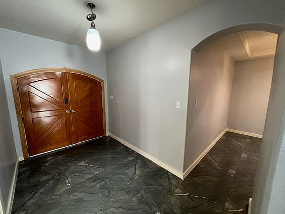 4th image of 105 Yellowstone Lake Dr