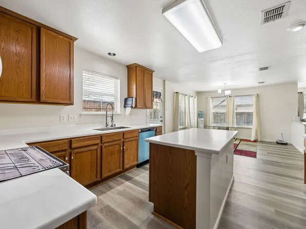 4706 Creekview Ln, Balch Springs, TX 75180