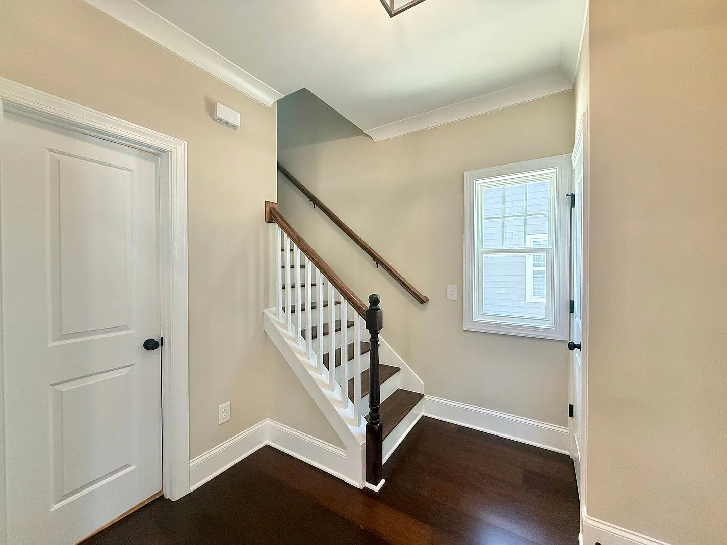 Stunning 3BD, 2.5BA Durham Home with Fenced Yard in a Prime Location — Photo 3