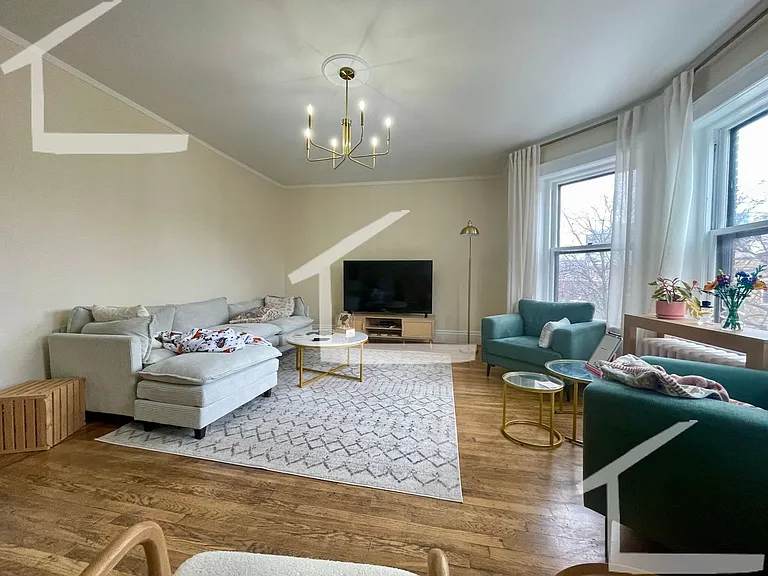13 Euston St #3 — Photo 4