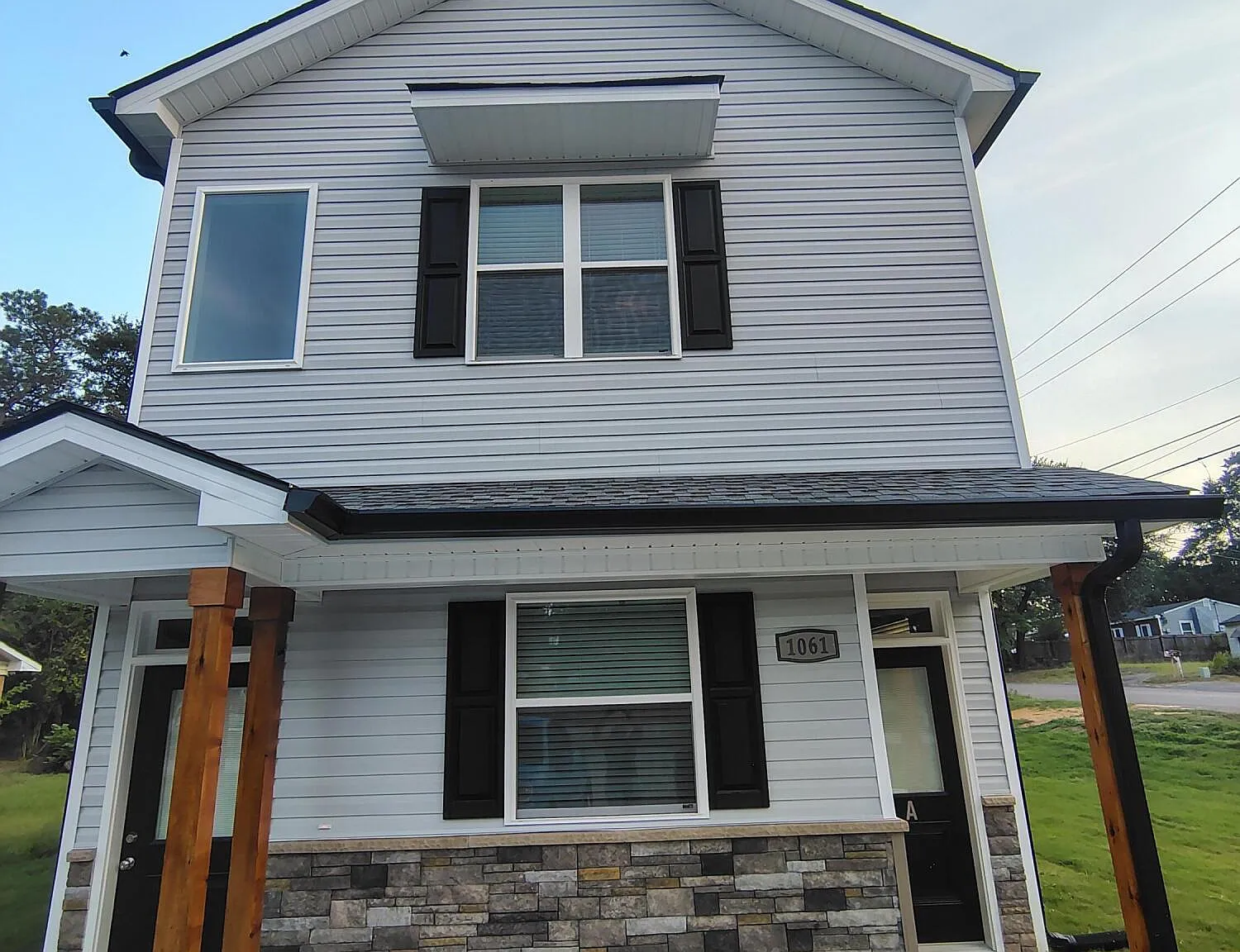 3 bed, 2.0 bath, 1350 sqft, $1,600 — Photo 1
