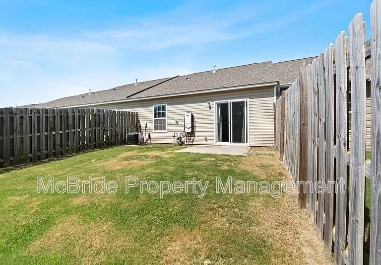 957 Madrid Ct — Photo 18