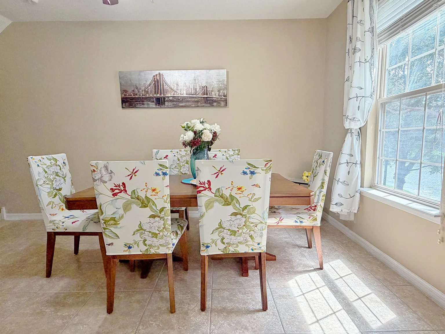3 bed, 2307 sqft, $2,800 — Photo 2