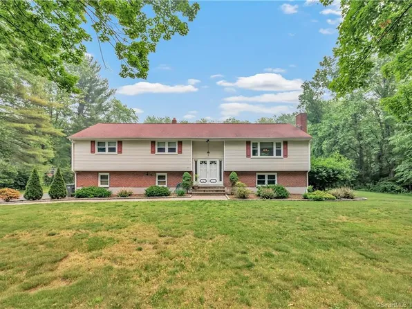 33 Richards Drive, Monroe, CT 06468