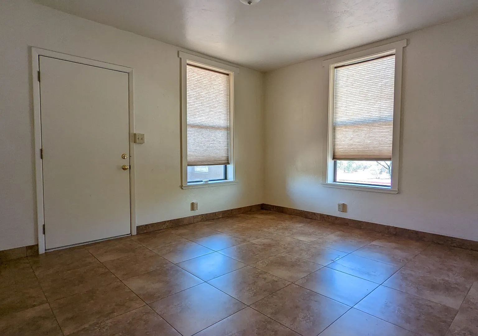 Duplex Unit for Rent — Photo 2