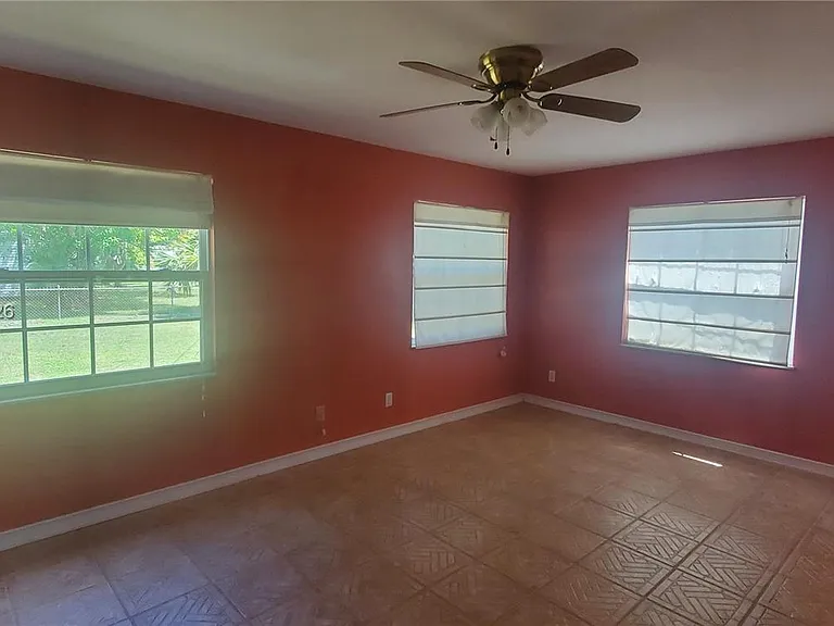 131 SE Serenata Ct — Photo 12