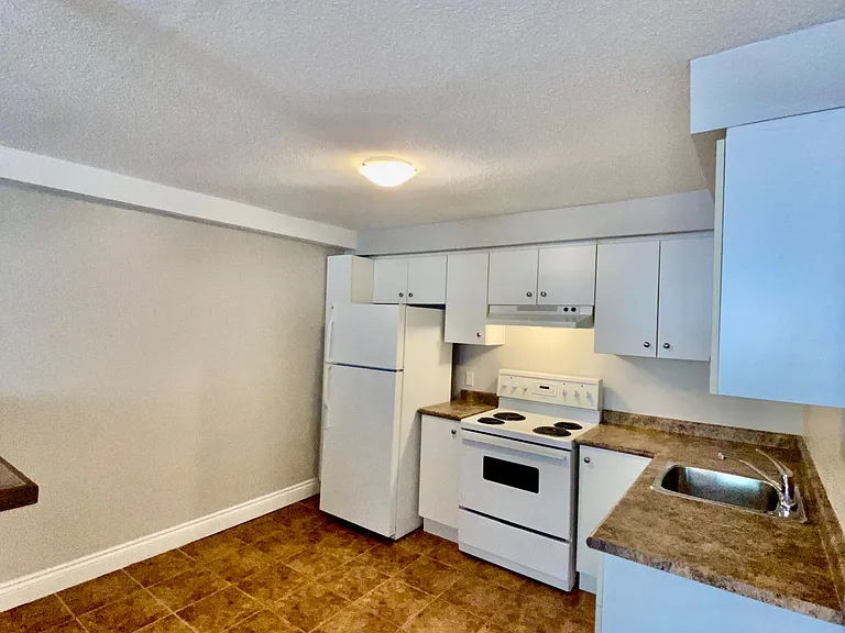 17 Washington St #3 — Photo 3