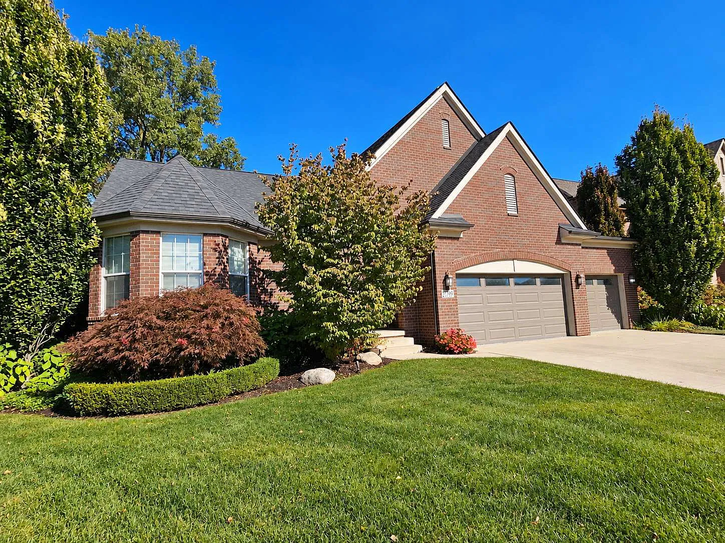 3 bed, 2.5 bath, 2574 sqft, $3,499 — Photo 1