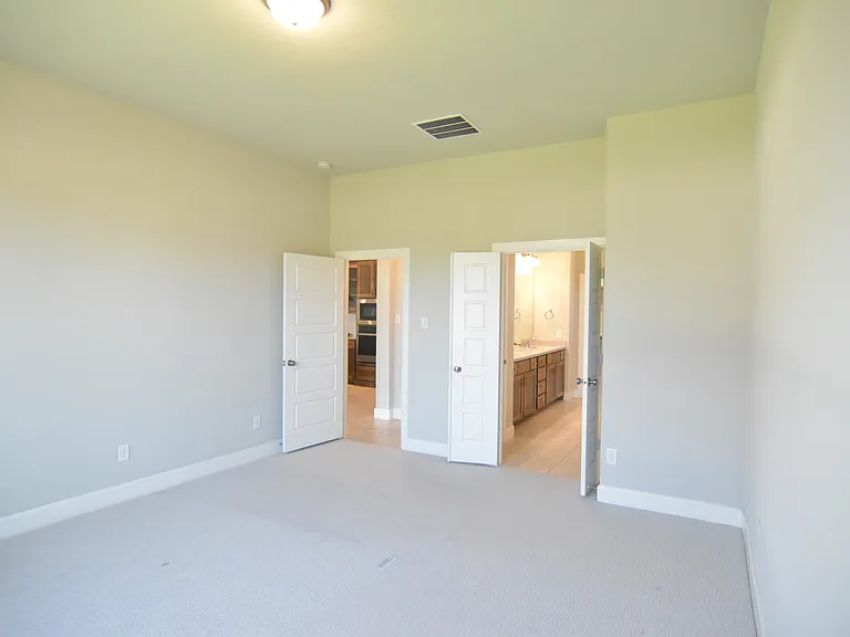 2900 Bluff Creek Dr — Photo 19
