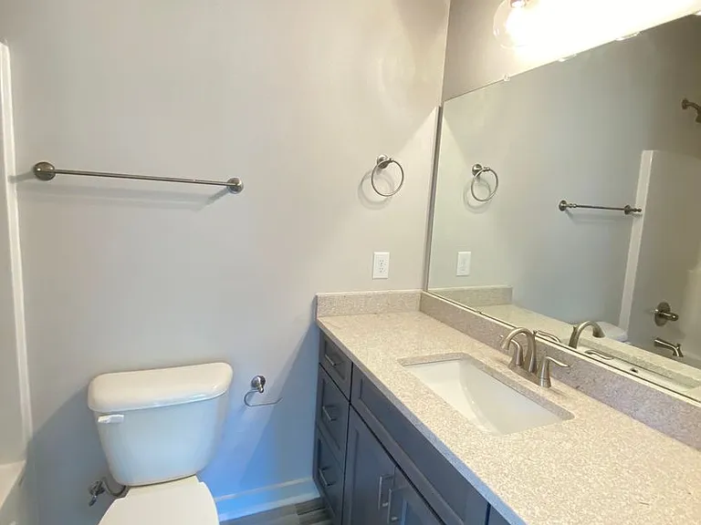 614 Spring St — Photo 3