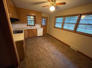 1121 E Broadway St, Newton, KS 67114