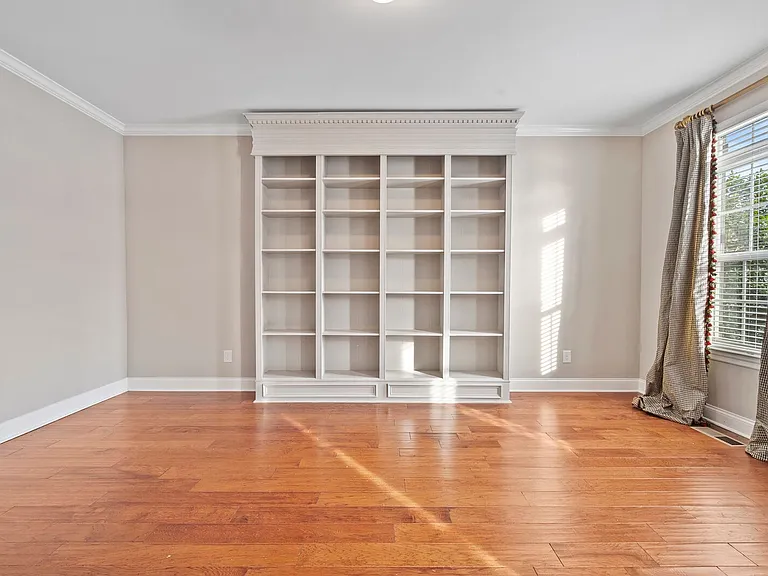 3103 Oxford Dr — Photo 4