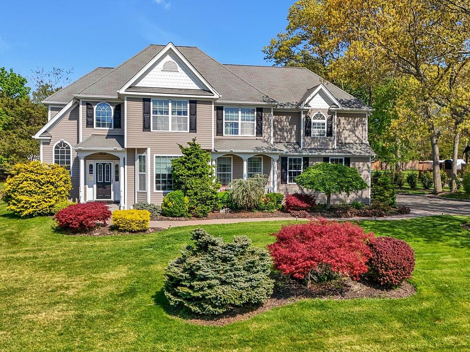 1st image of 9 Paddock Ln