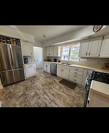 5th image of 926 W Clinton St