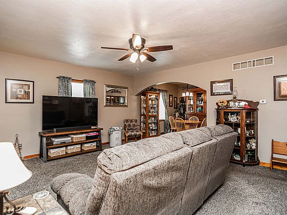 3rd image of 801 Lakeside Dr