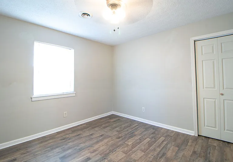404-09 Thompsonville Ln — Photo 15