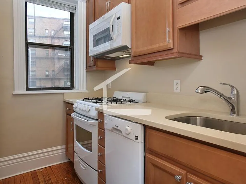 64 Charlesgate E #19