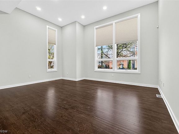 3rd image of 2282 W 5th St