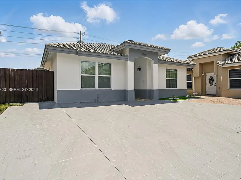 5202 NW 187th St — Photo 20